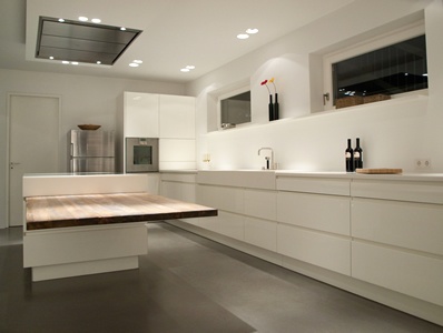 Küche Corian und Hochglanzlack