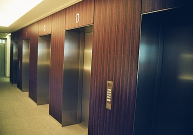 Aufzugverkleidung in Makassar