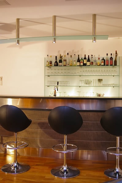 Kellerbar in gebeiztem Ahorn