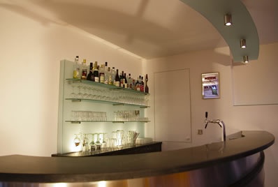 Kellerbar in gebeiztem Ahorn